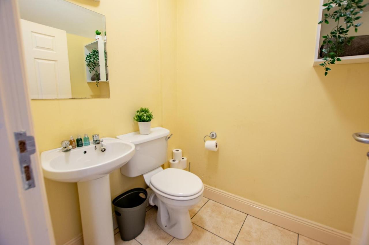 126 - Gort Na Coiribe 4 Bedroom Duplex, By Shortstays Galway Exteriör bild