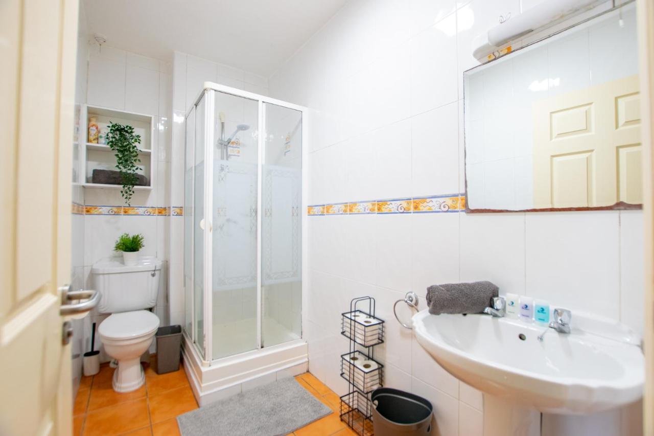 126 - Gort Na Coiribe 4 Bedroom Duplex, By Shortstays Galway Exteriör bild