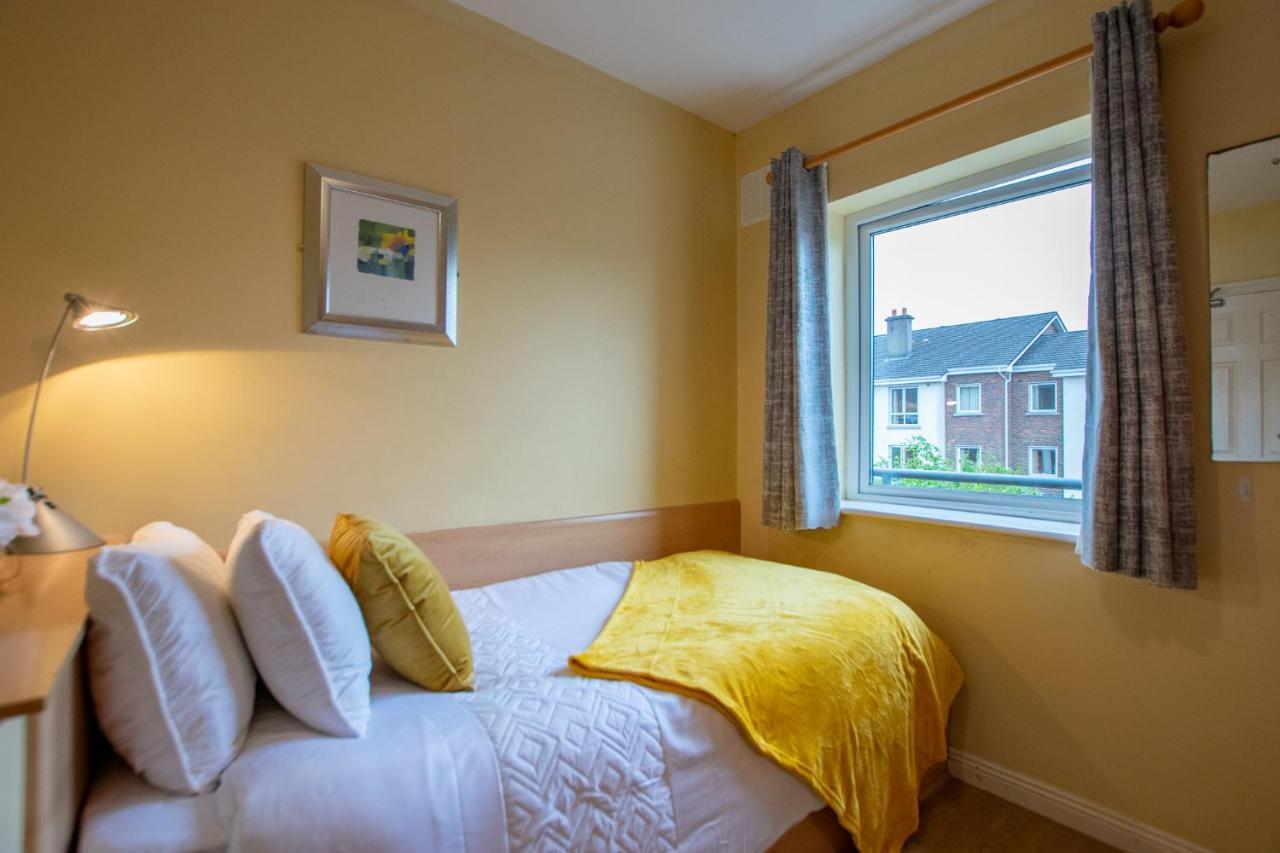 126 - Gort Na Coiribe 4 Bedroom Duplex, By Shortstays Galway Exteriör bild